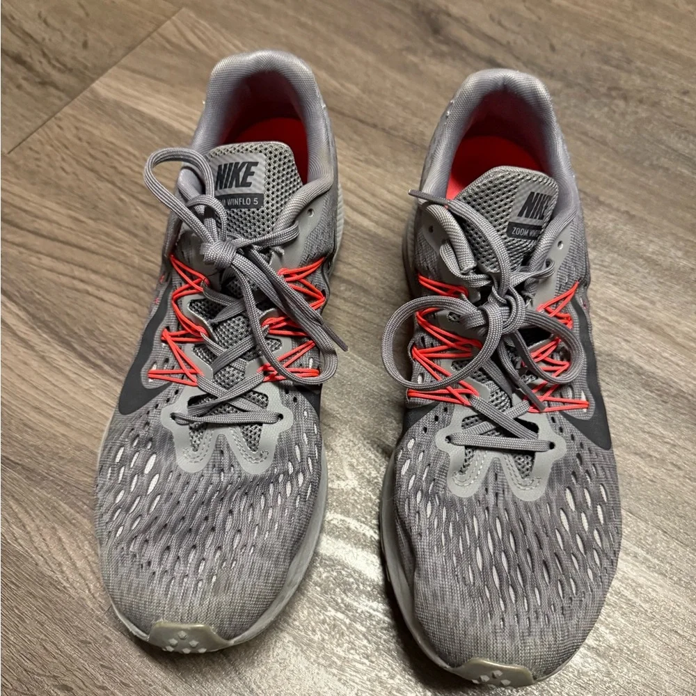 Nike Air Zoom Winflo 5 men's running shoes size 9.5 Athletic
